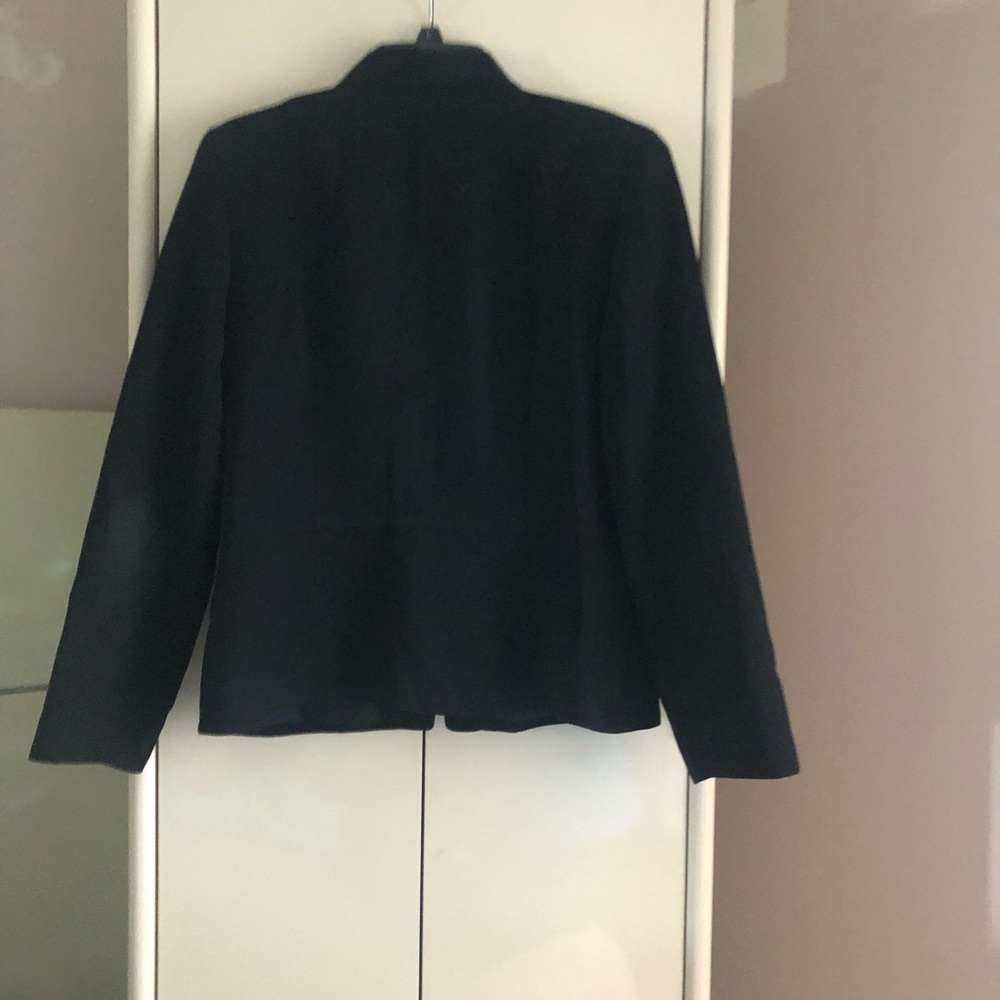 Suit - Picture 2 of 5